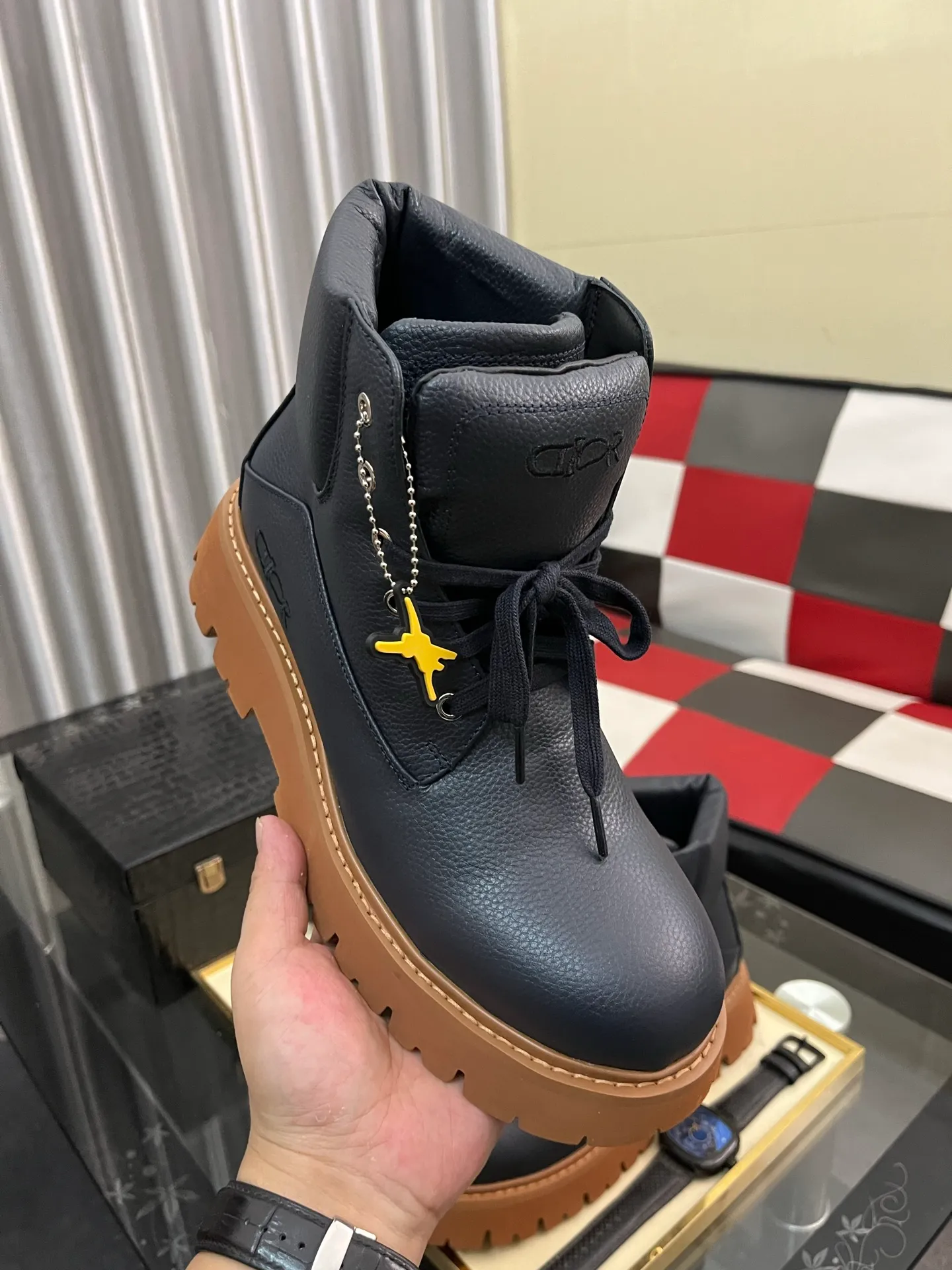 Men's shoes 💰: 560⌚️⌚️Dior top crafts Dior high-top boots counter synchronizes with the original factory configuration, original cowhide patchwork fabric imported from Italy, breathable and comfortable imported water-dyed cow lining, sole: original factory special original sole super comfortable, original factory with single goods high quality, you can enter and exit the counter at will, welcome to compare and synchronize with the counter, code number: 38-44